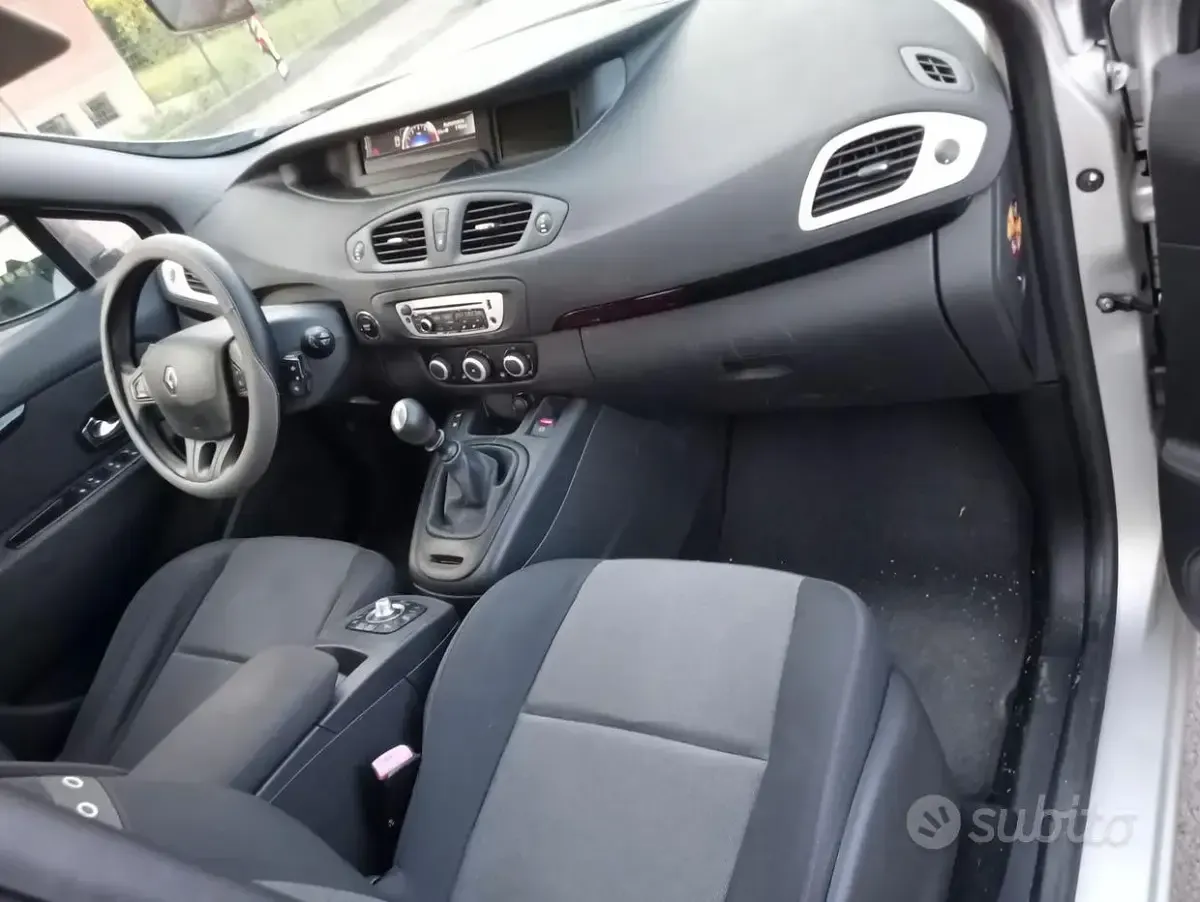 Usata Renault Scenic E-Tech 110 CV (80 kW) 2012 Grigio Berlina