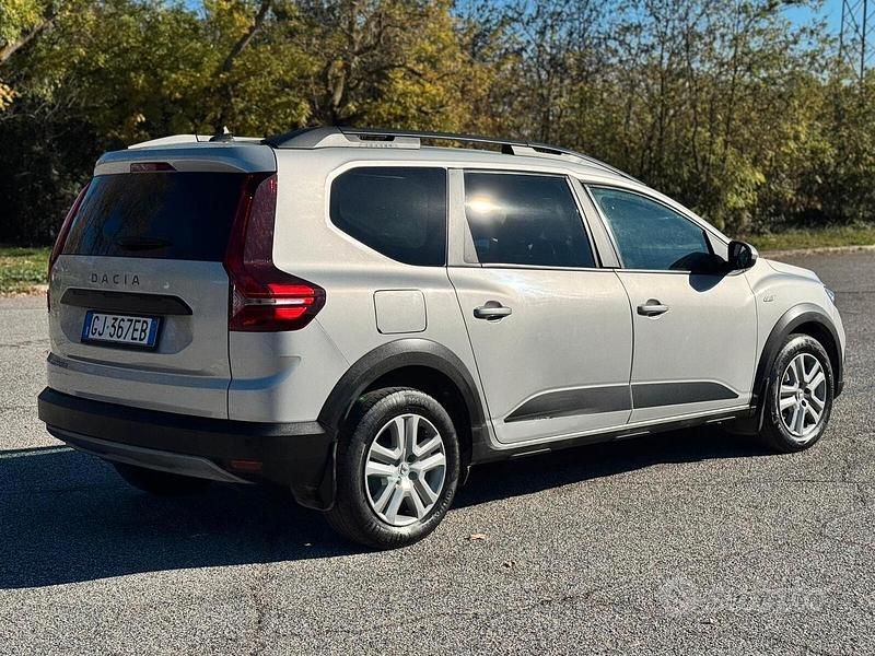 Usata Dacia Jogger Comfort 101 CV (74 kW) 2022 Grigio Monovolume