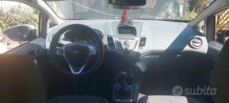 Usata Ford Fiesta 70 CV (51 kW) 2011 Blu Berlina