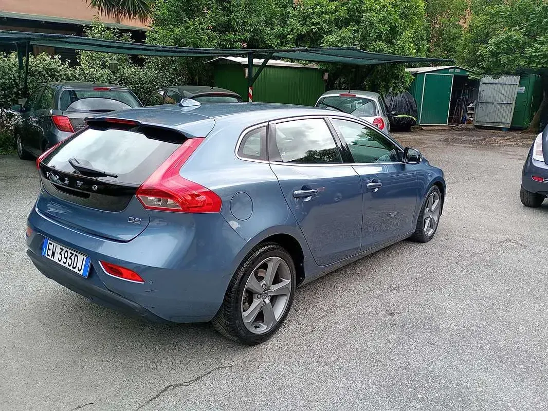Usata Volvo V40 Business Edition 115 CV (84 kW) 2014 Bluazzurro Berlina