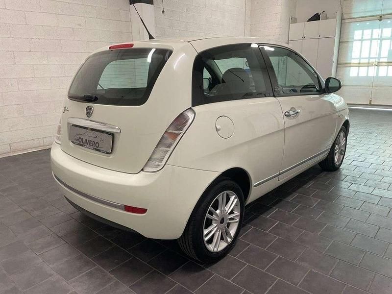 Usata Lancia Ypsilon 75 CV (55 kW) 2012 Bianco Utilitaria