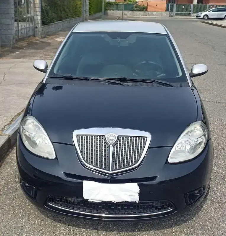 Usata Lancia Ypsilon 60 CV (44 kW) 2008 Nero Utilitaria
