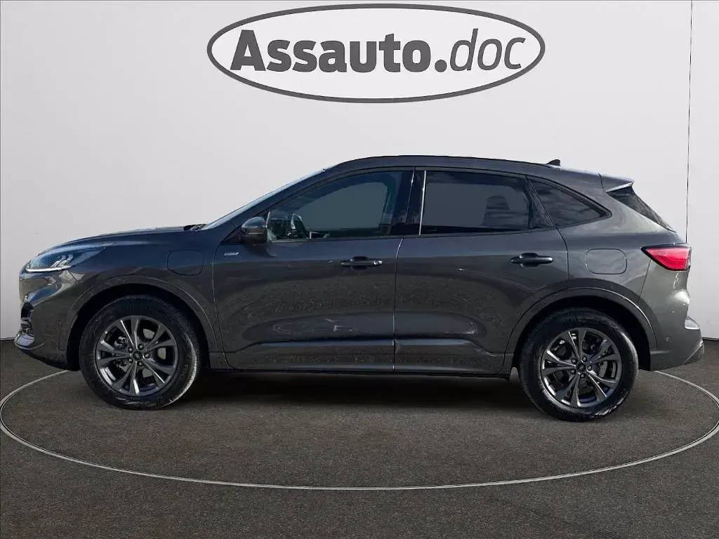 Usata Ford Kuga ST-Line 225 CV (165 kW) 2024 Grigio metallizzato SUV