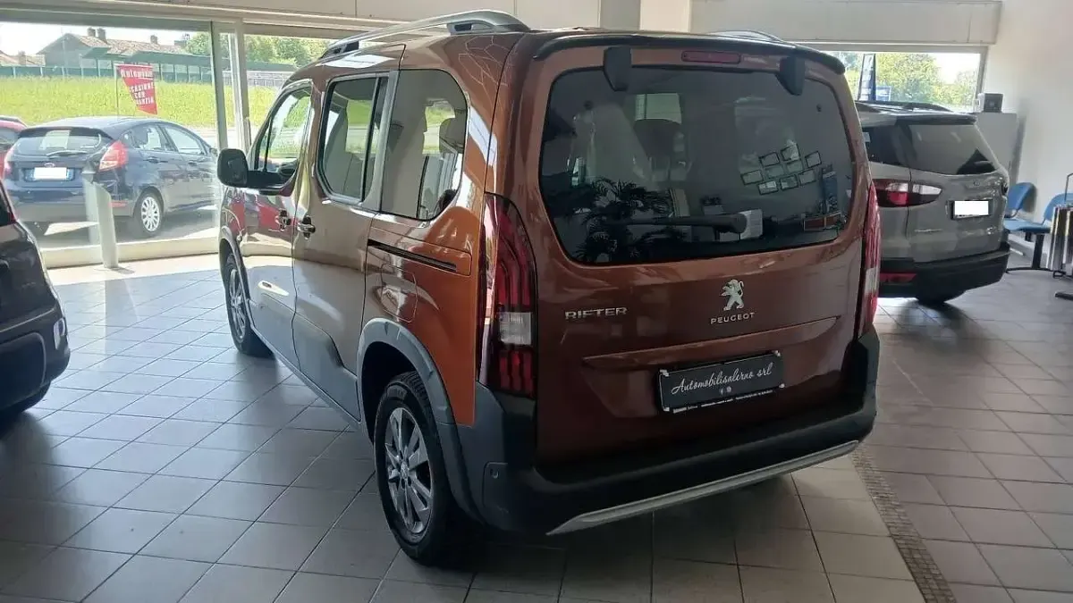 Usata Peugeot Rifter Allure 131 CV (96 kW) 2022 Marrone Monovolume
