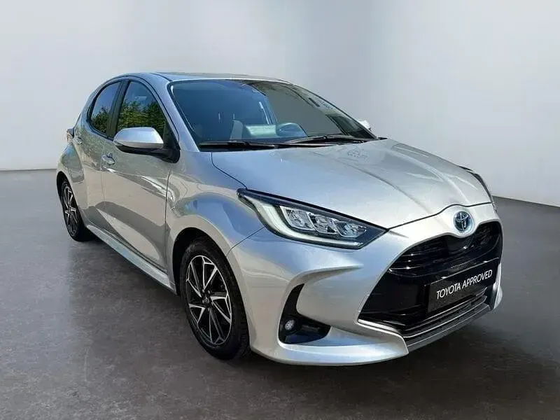 Usata Toyota Yaris Hybrid Trend 116 CV (85 kW) 2022 Argento Berlina