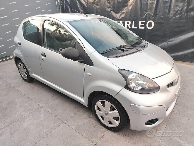 Usata Toyota Aygo 67 CV (49 kW) 2009 Grigio Utilitaria