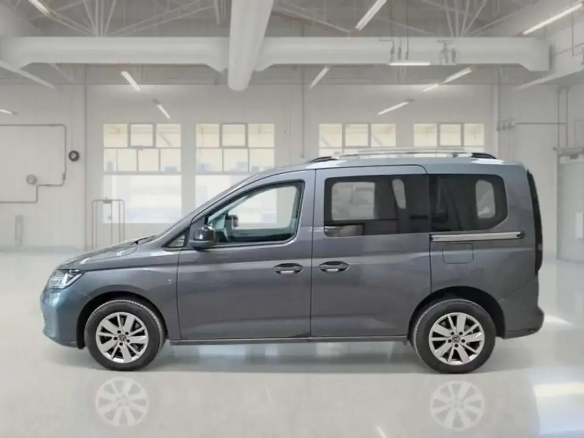 Usata VW Caddy 102 CV (75 kW) 2021 Grigio Monovolume