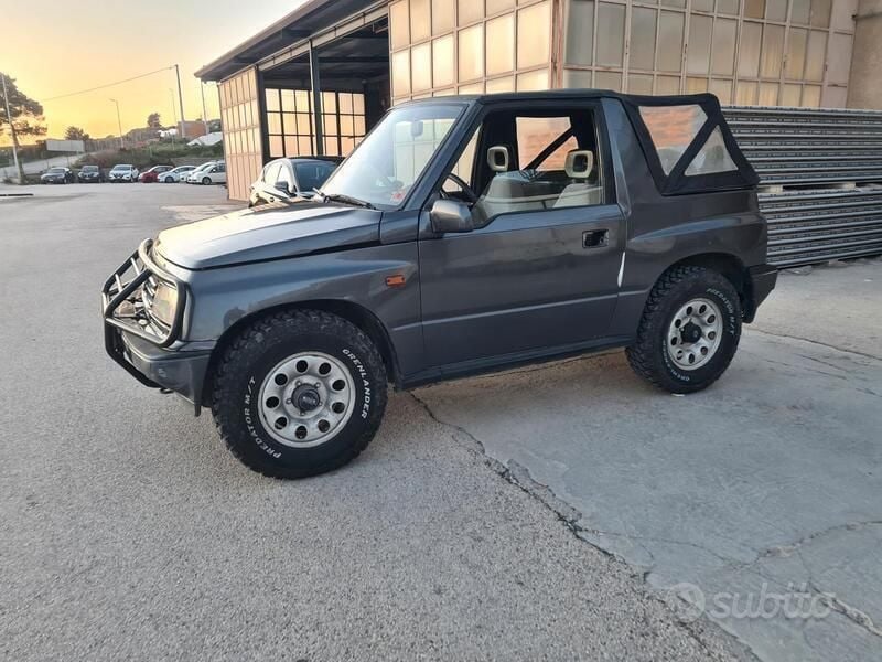 Usata Suzuki Vitara 75 CV (55 kW) 1990 Grigio SUV