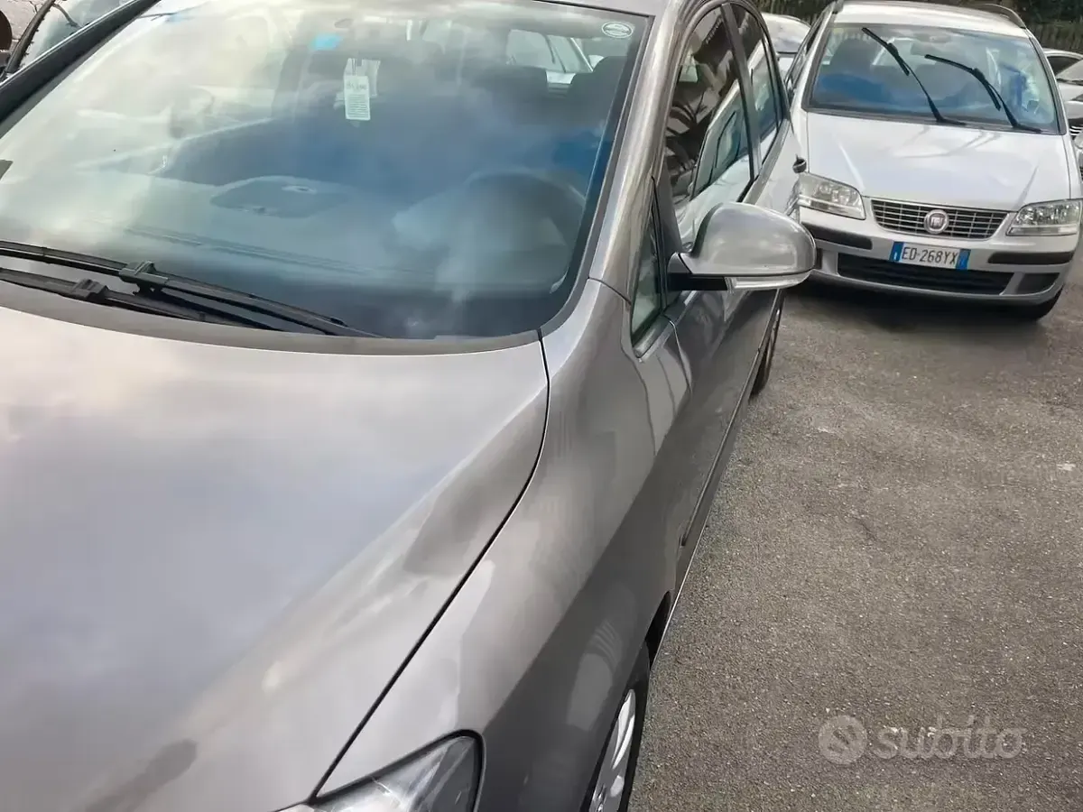 Begagnad VW Golf VI Highline 102 HK (75 kW) 2009 Grå Halvkombi