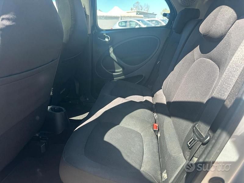 Usata Smart ForFour 70 CV (51 kW) 2016 Nero Utilitaria