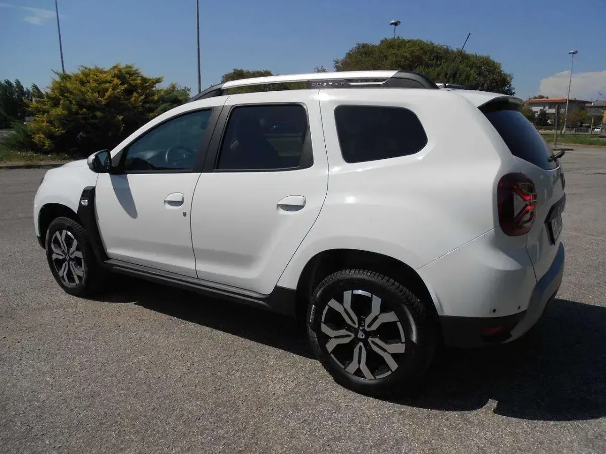 Usata Dacia Duster Prestige 101 CV (74 kW) 2021 Bianco SUV