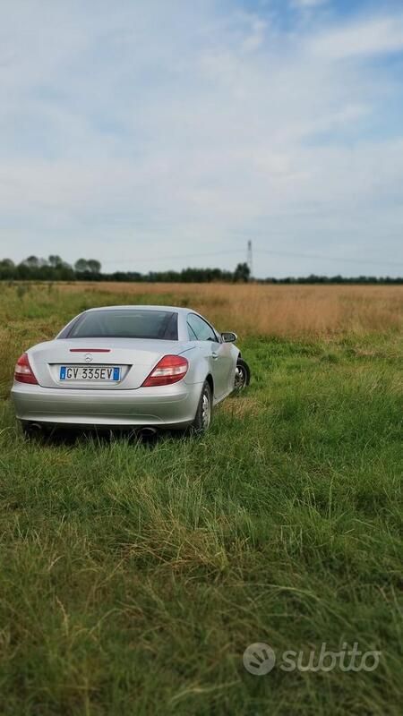 Usata Mercedes SLK200 163 CV (119 kW) 2006 Argento Cabrio