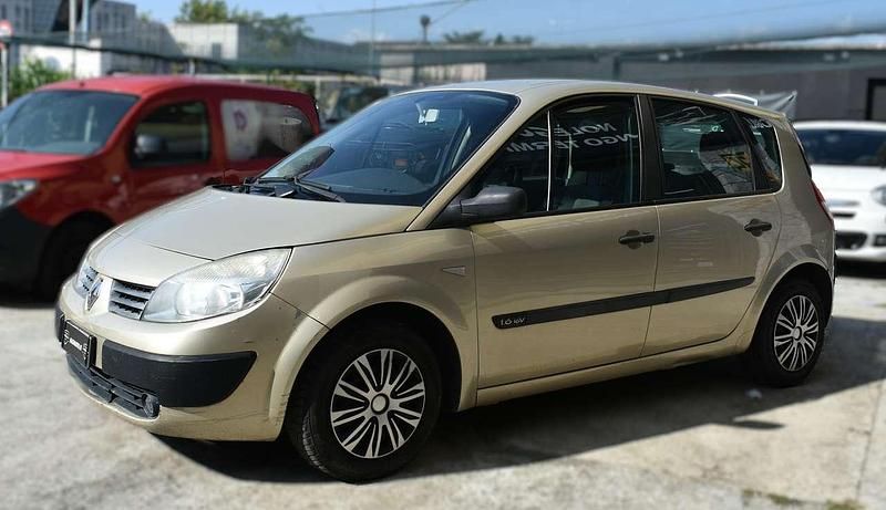 Usata Renault Scénic II 105 CV (77 kW) 2006 Bronzo Monovolume