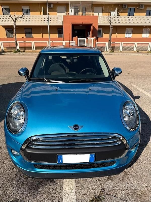 Usata Mini ONE 75 CV (55 kW) 2017 Blu/azzurro Utilitaria