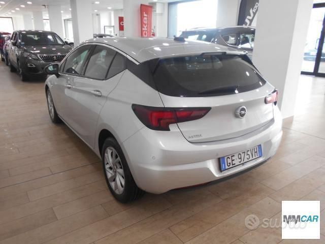 Usata Opel Astra Business Elegance 111 CV (81 kW) 2021 Argento Berlina