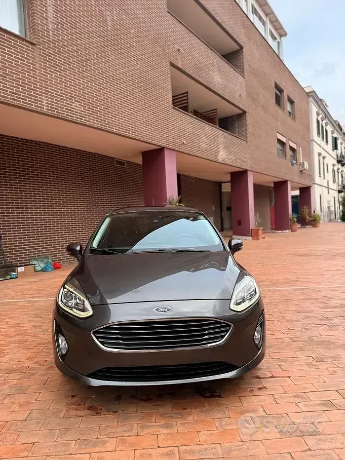 Usata Ford Fiesta Titanium 86 CV (63 kW) 2019 Grigio Utilitaria