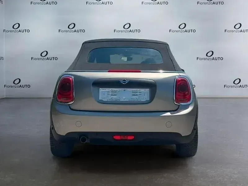 Usata Mini One Cabriolet 102 CV (75 kW) 2018 Argento Cabrio