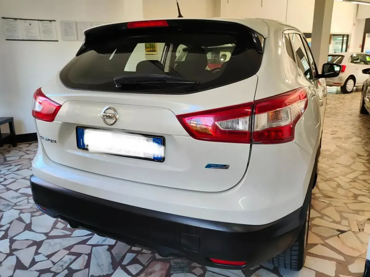 Usata Nissan Qashqai Tekna 110 CV (80 kW) 2016 Bianco SUV
