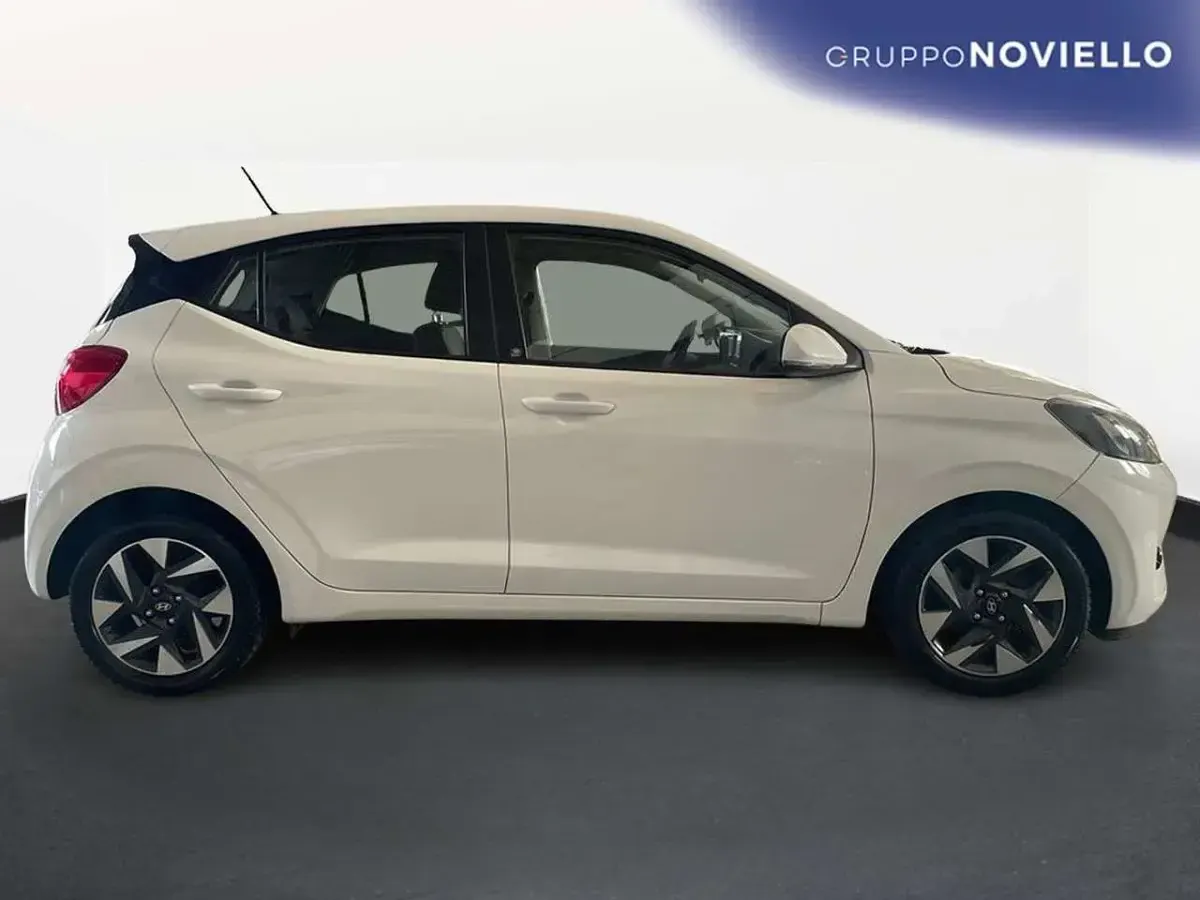 Usata Hyundai i10 67 CV (49 kW) 2023 Bianco Utilitaria