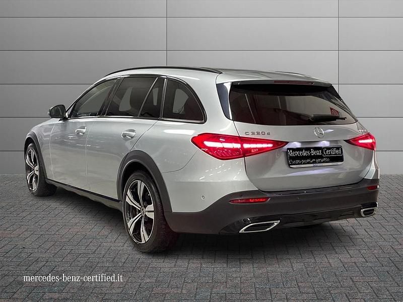 Usata Mercedes 220 Premium 200 CV (147 kW) 2022 Argento polare Station wagon