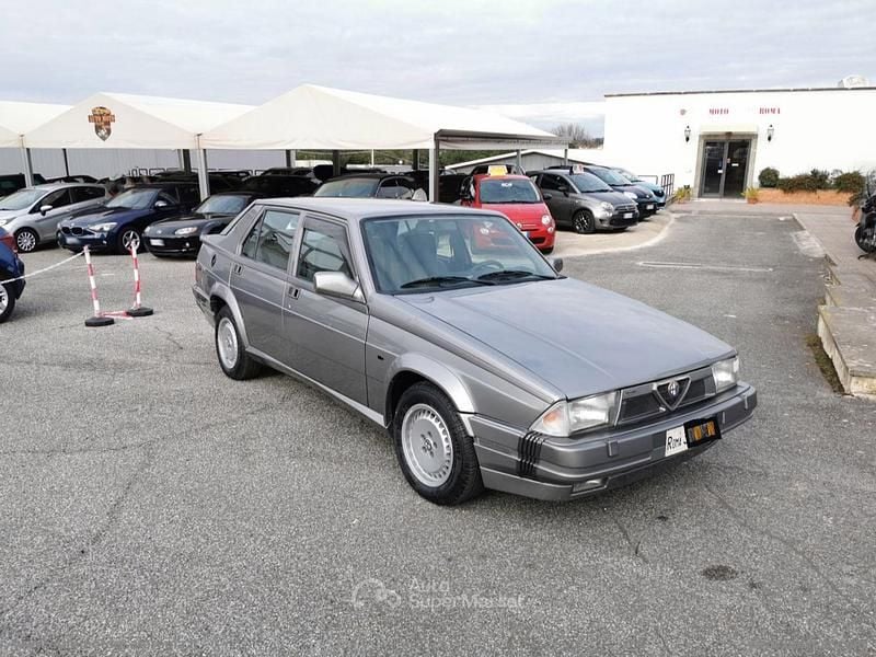 Grigio Usata 1990 Alfa Romeo 75 Tre volumi | 15.900 € - Immagine 1/4