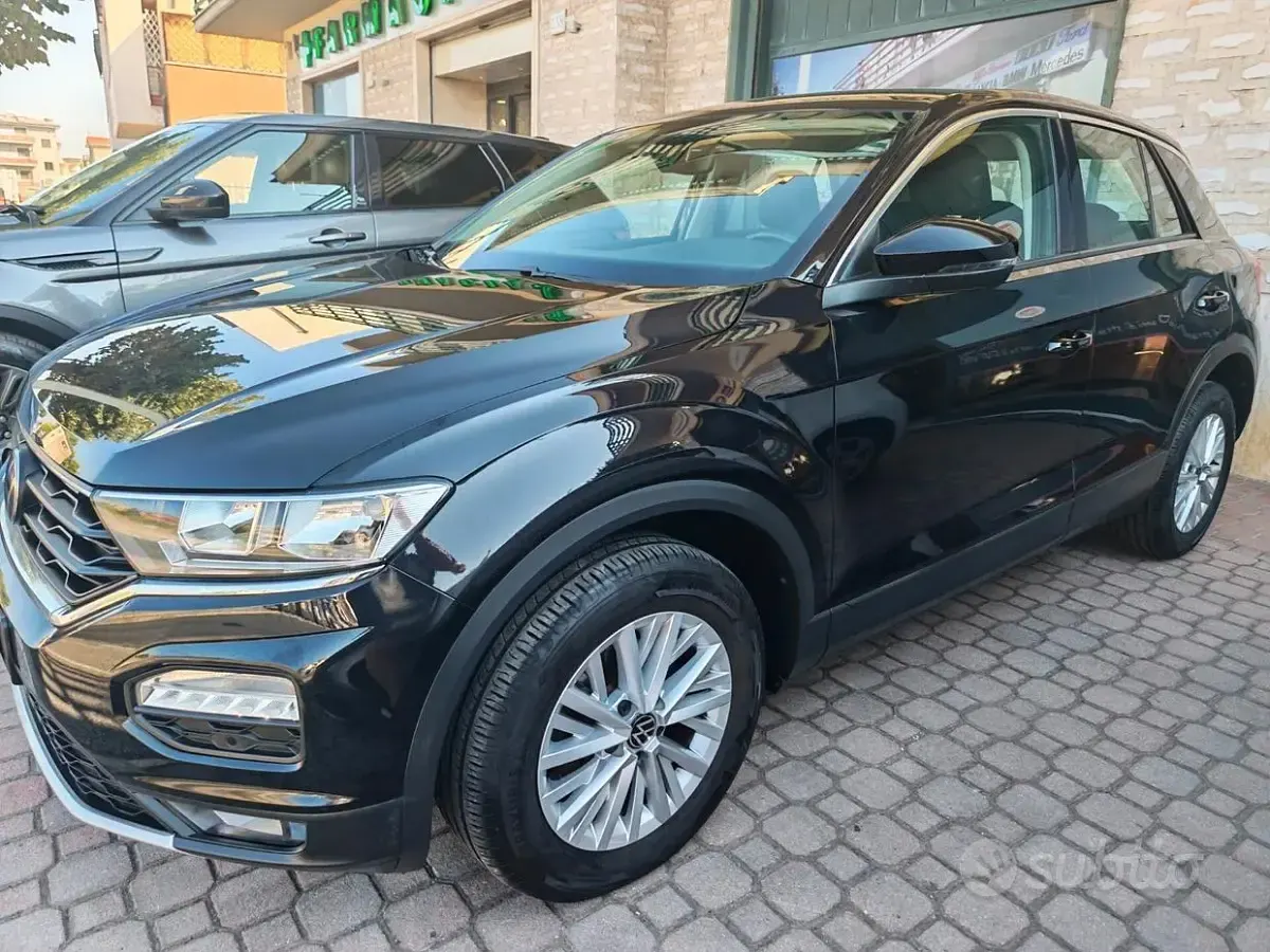 Usata VW T-Roc Business 116 CV (85 kW) 2021 Nero SUV