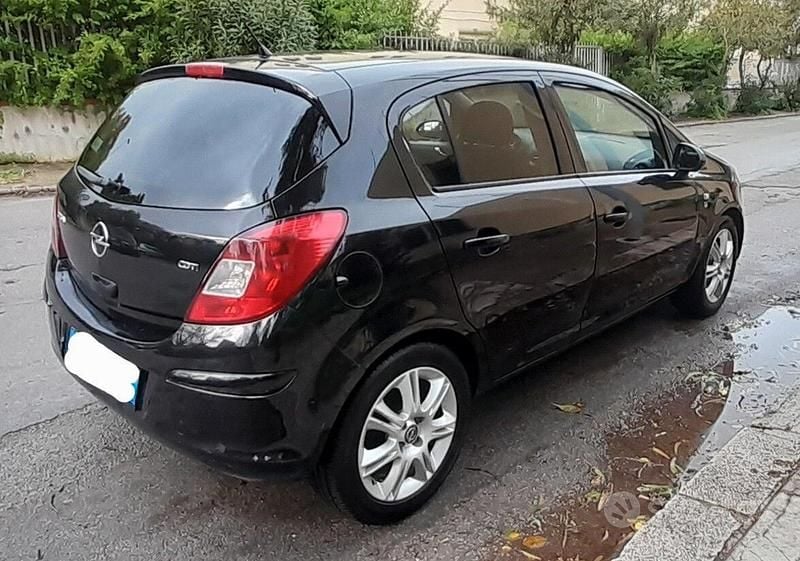 Usata Opel Corsa Cosmo 95 CV (69 kW) 2011 Nero Utilitaria
