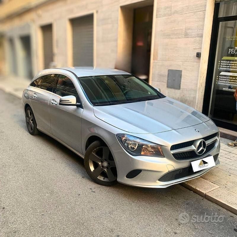 Grigio Usata 2016 Mercedes CLA180 Tre volumi | 10.950 € (Super prezzo) - Immagine 1/4