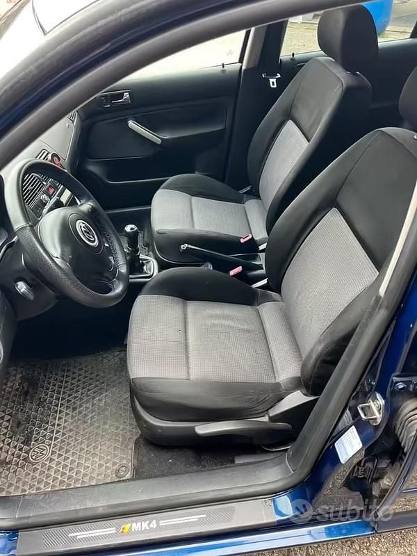 Usata VW Golf IV 101 CV (74 kW) 2003 Blu Berlina