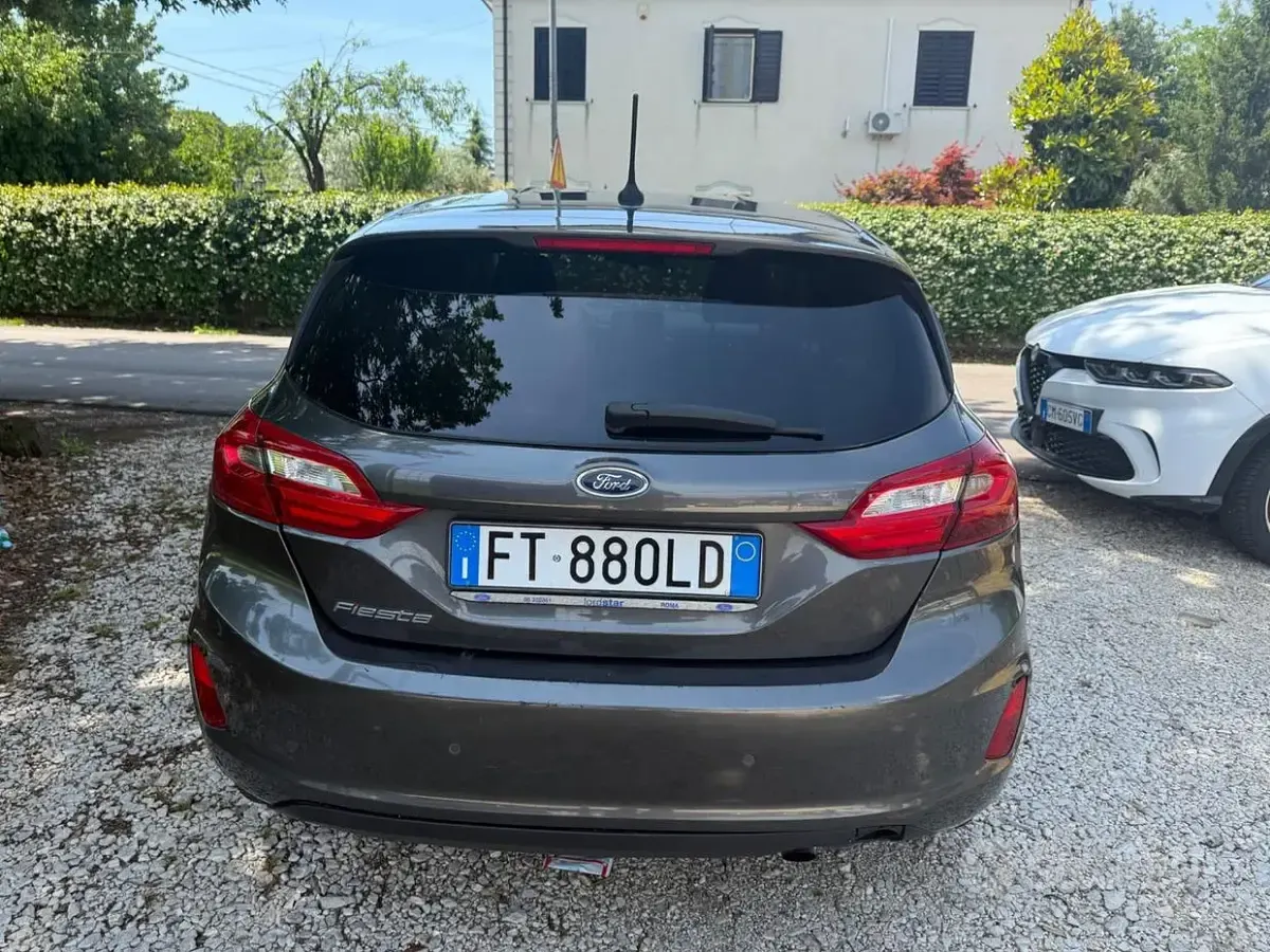 Usata Ford Fiesta 86 CV (63 kW) 2019 Grigio Utilitaria