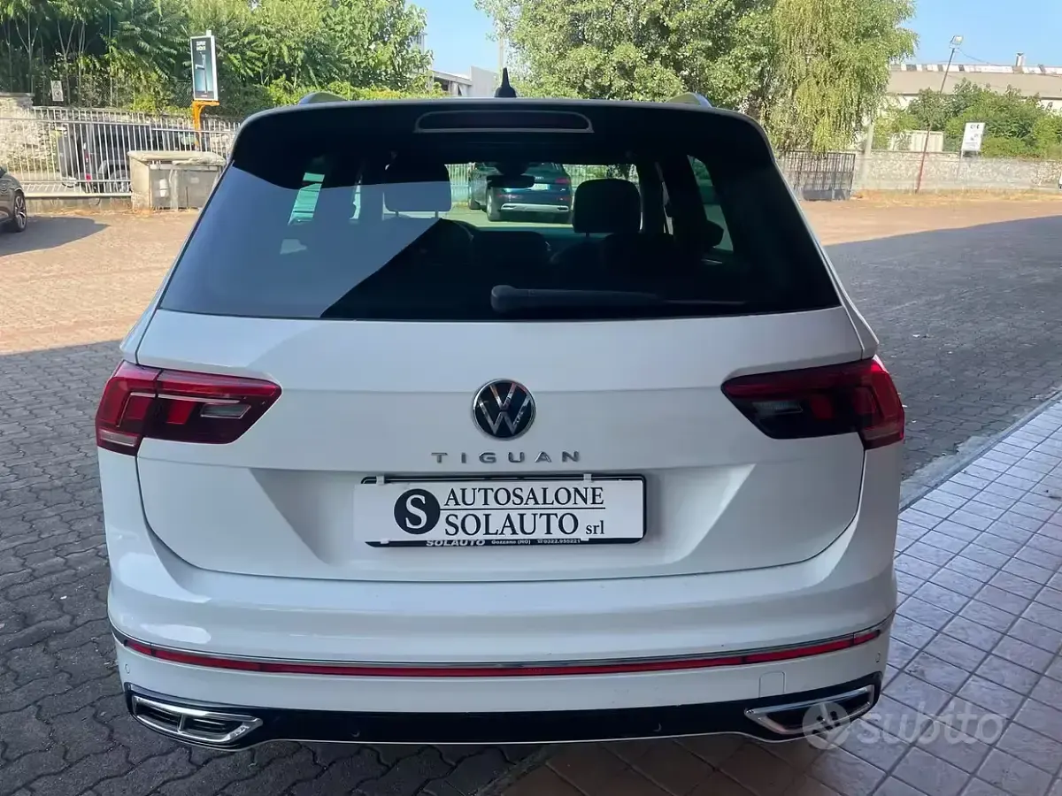 Usata VW Tiguan R-line 150 CV (110 kW) 2023 Bianco SUV