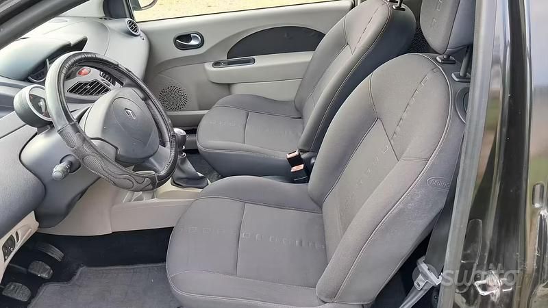Usado Renault Twingo 76 CV (55 kW) 2008 Negro Utilitario