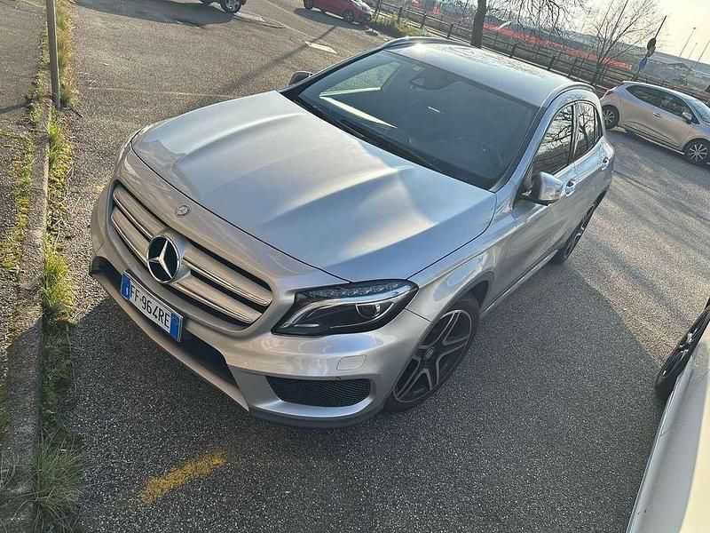 Usata Mercedes GLA200 Premium 156 CV (114 kW) 2016 Argento SUV