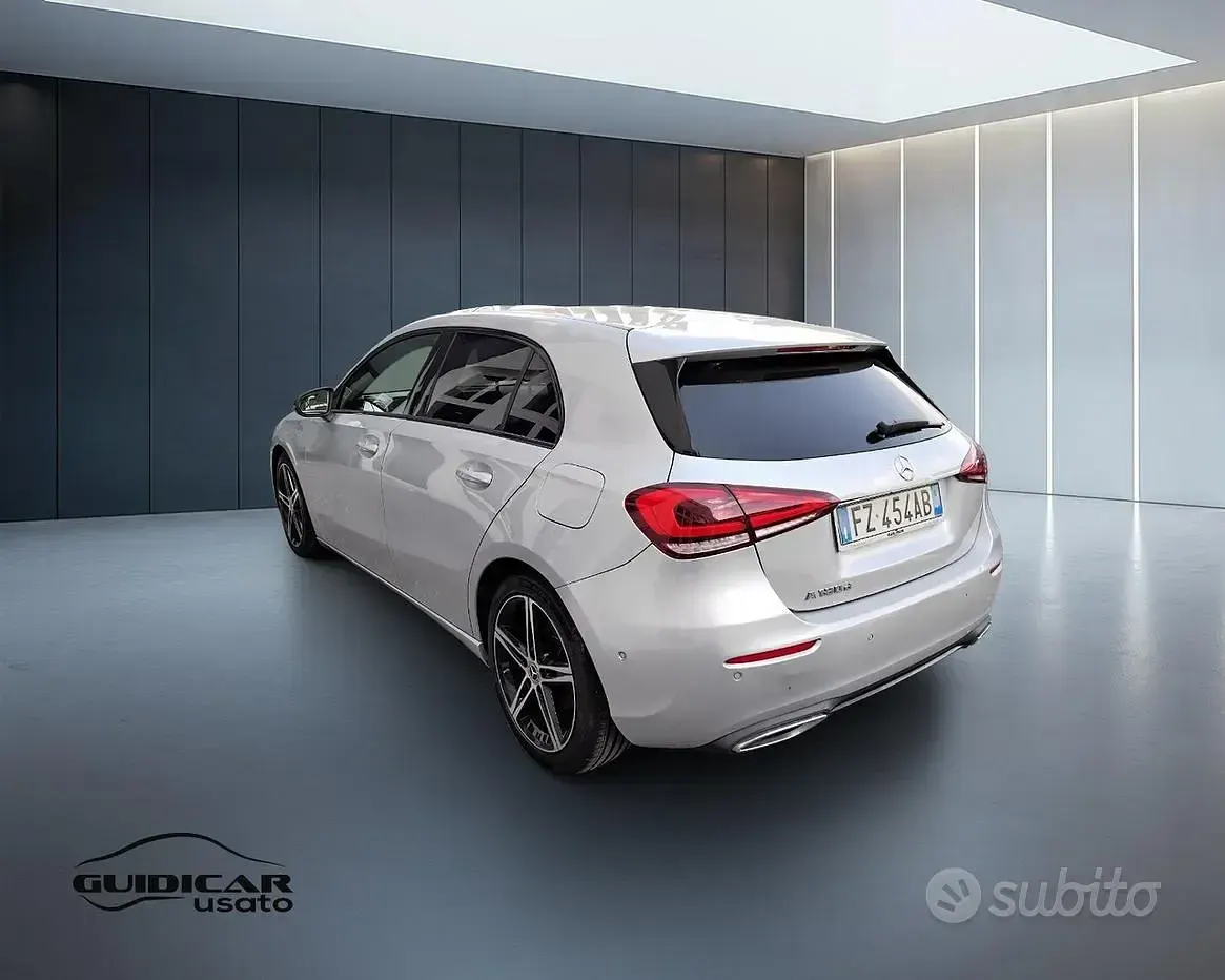 Usata Mercedes A180 116 CV (85 kW) 2020 Argento iridio metallizzato Berlina