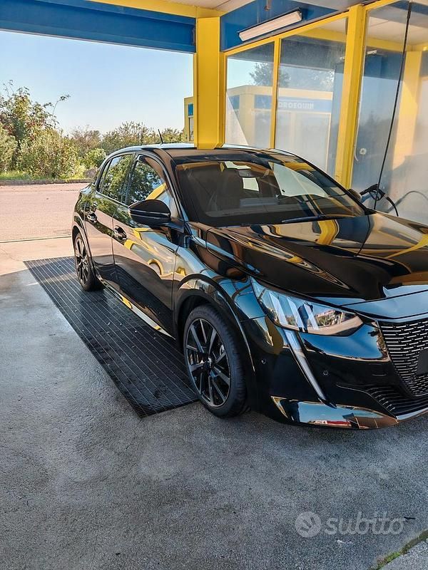 Nero Usata 2022 Peugeot 208 GT Due volumi | 17.900 € (Molto cara) - Immagine 1/4