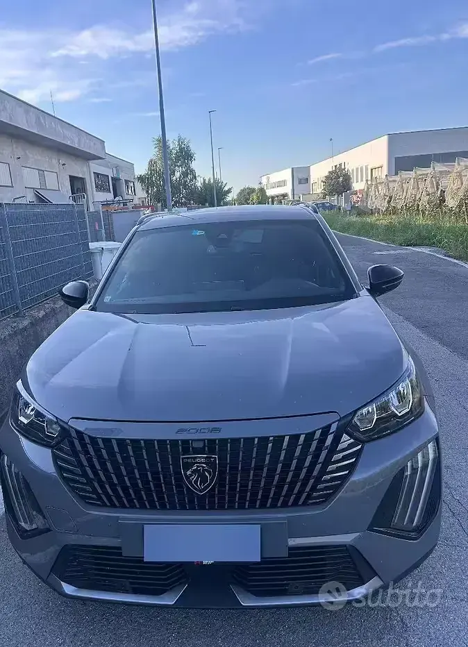 Usata Peugeot 2008 130 CV (95 kW) 2024 Bluazzurro SUV