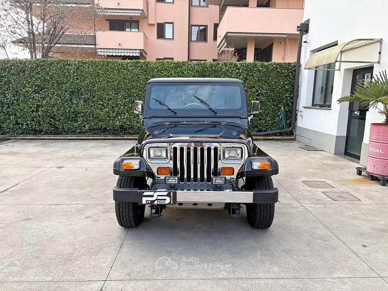 Usata Jeep Wrangler 184 CV (135 kW) 1996 Nero SUV