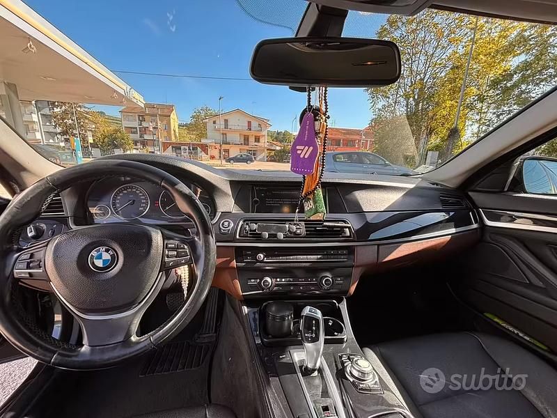 Usata BMW 520 184 CV (135 kW) 2010 Nero Station wagon