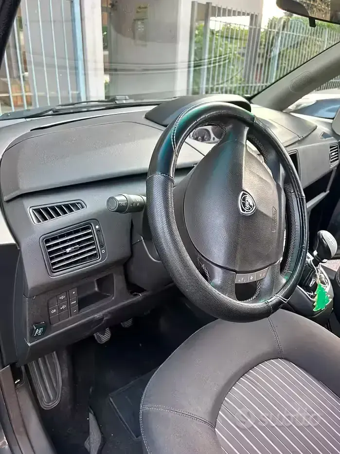 Usata Lancia Musa 77 CV (56 kW) 2010 Bluazzurro Monovolume