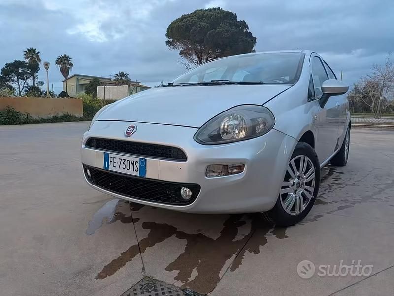 Usata Fiat Punto Lounge 69 CV (50 kW) 2016 Grigio Utilitaria