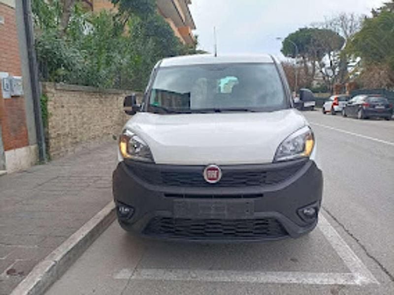 Usata Fiat Doblò 120 CV (88 kW) 2018 Bianco Monovolume