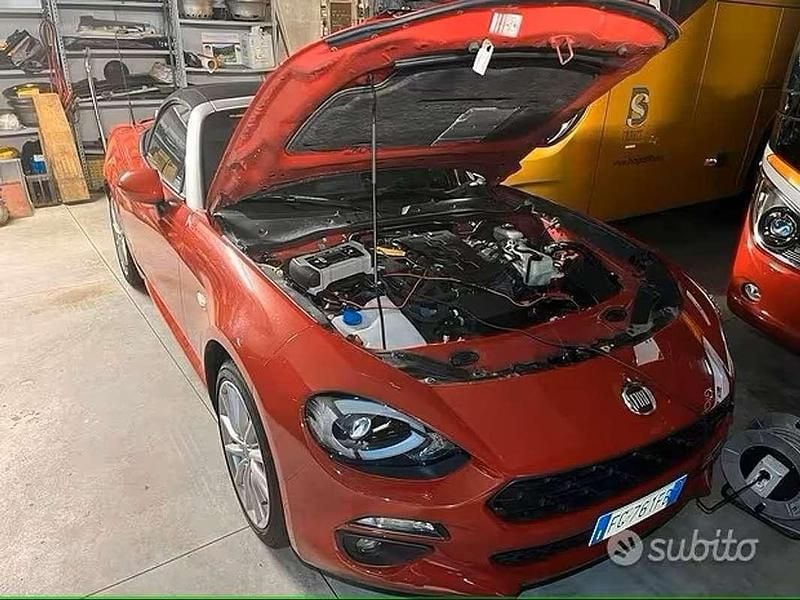 Usata Fiat 124 Spider Lusso 140 CV (102 kW) 2016 Rosso Cabrio