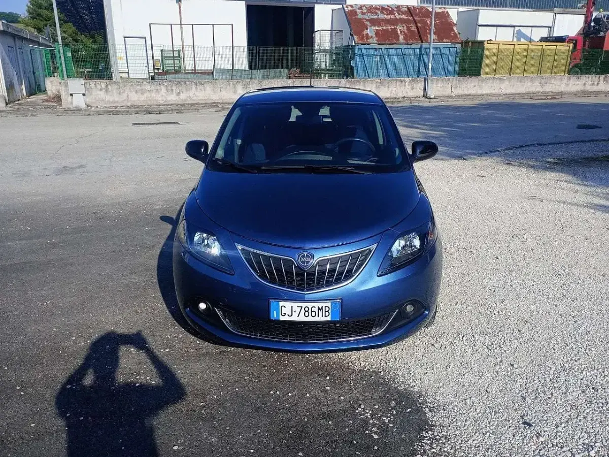 Usata Lancia Ypsilon Gold 69 CV (50 kW) 2022 Blu/azzurro Utilitaria