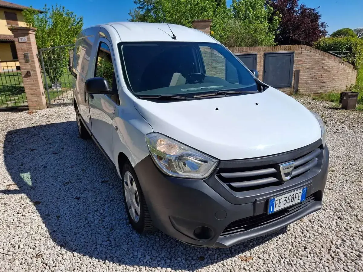 Usata Dacia Dokker Ambiance 75 CV (55 kW) 2016 Bianco Monovolume