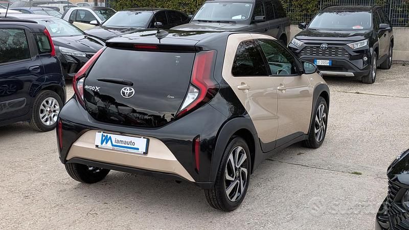 Usata Toyota Aygo X Trend 72 CV (52 kW) 2024 Bronzo SUV
