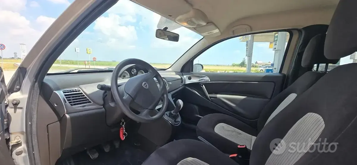 Usata Lancia Ypsilon 90 CV (66 kW) 2008 Marrone Utilitaria