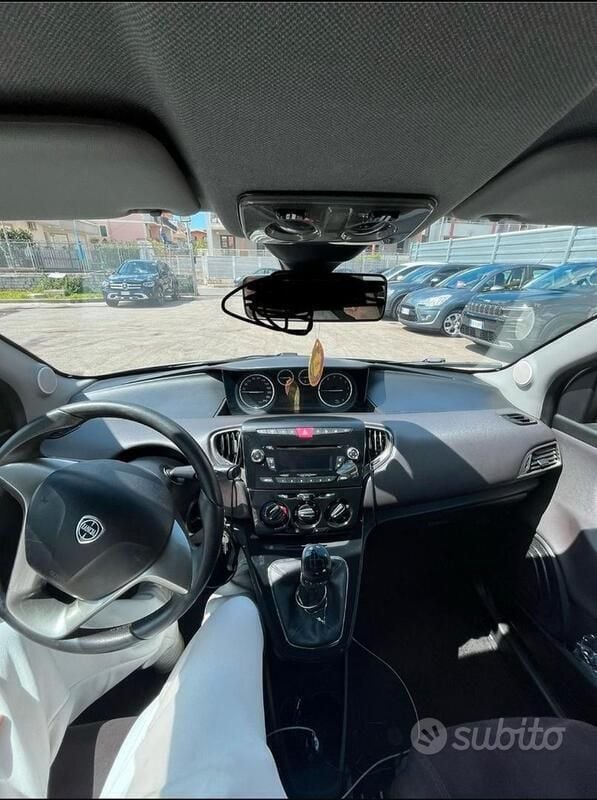 Usata Lancia Ypsilon 69 CV (50 kW) 2013 Grigio Utilitaria