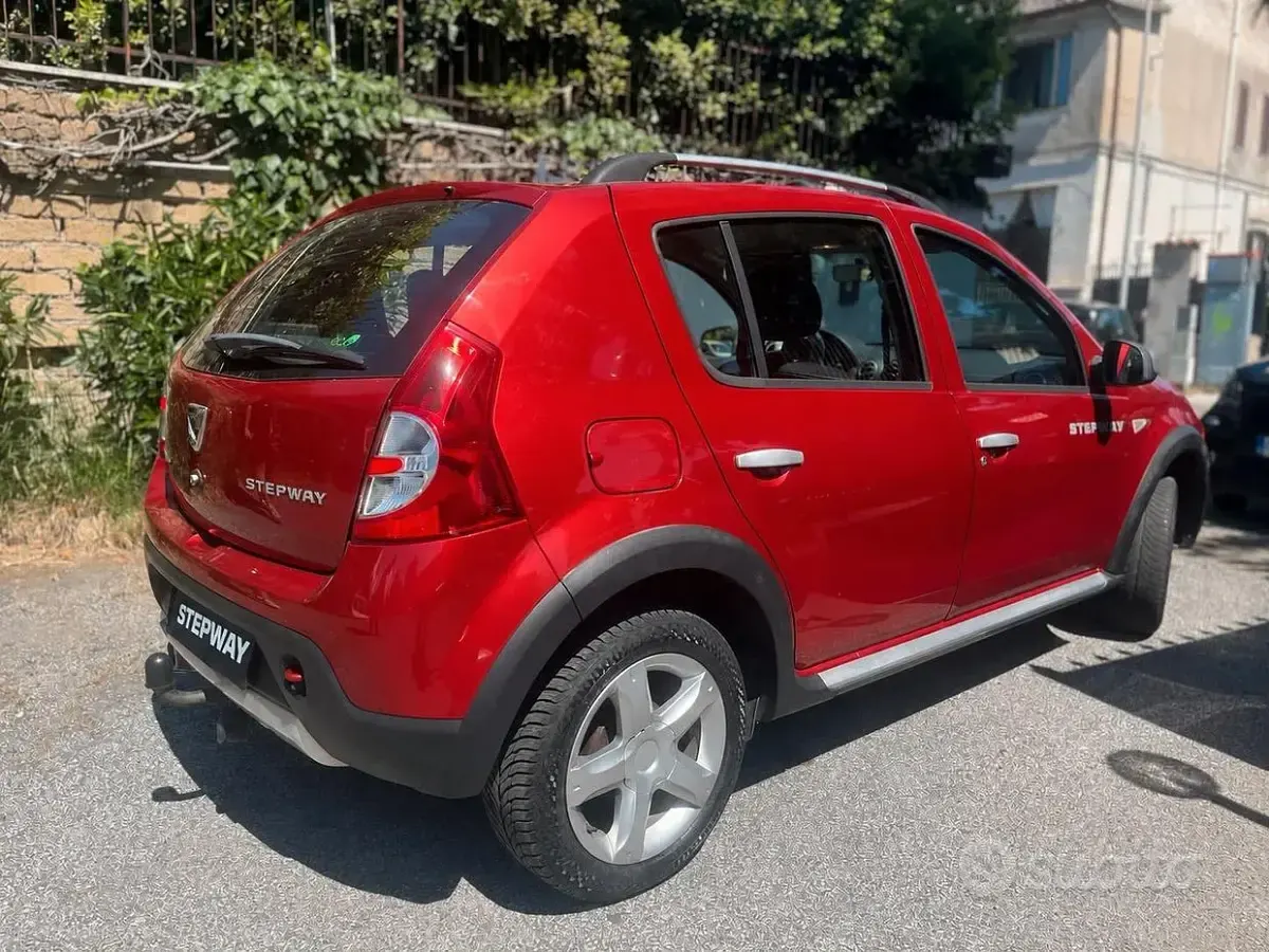 Usata Dacia Sandero Stepway 85 CV (62 kW) 2012 Rosso Utilitaria