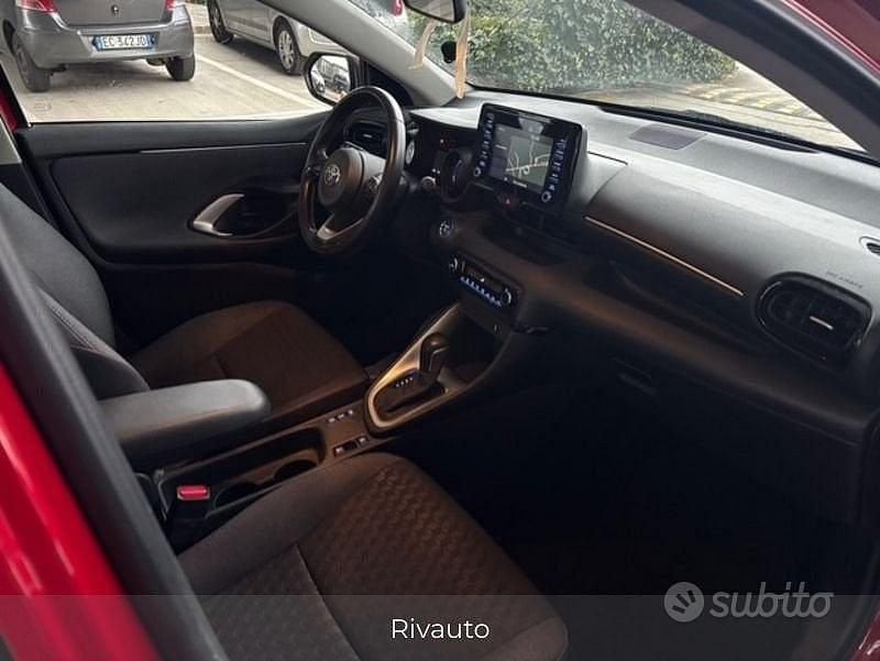 Usata Toyota Yaris Hybrid Trend 116 CV (85 kW) 2022 Rosso Utilitaria