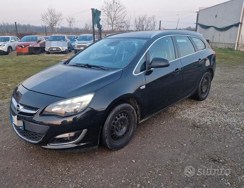 Usata Opel Astra Cosmo 110 CV (80 kW) 2014 Nero Station wagon
